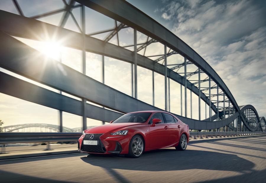  Lexus IS200t F-Sport 2016 года  (WW) (фото 1 из 35)